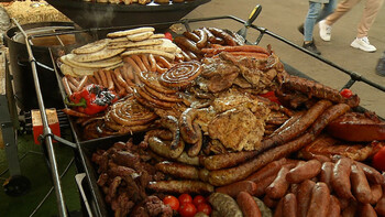 Parcul Izvor, transformat într-o bucătărie uriașă. Pofticioşii au gustat din bunătățile