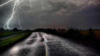 Fenomene meteo extreme în toată țara, vremea se schimbă radical: ANM emite coduri de ploi torențiale și vânt (…)
