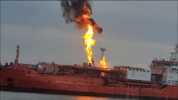 Nava cu 4000 de tone de GPL lovită de ruşi pe Dunăre ar putea exploda oricând. Un al doilea sat va fi evacuat