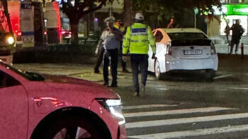 Polițist rănit în timp ce dirija traficul din București. Agentul a ajuns la spital