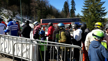 Cât a ajuns să coste o cartelă pentru întreg sezonul de schi în Poiana Braşov