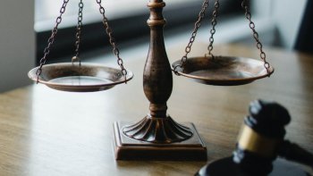 Reformele lui Bolojan, la mâna lui Savonea. Legea pensiilor speciale ar putea ajunge, din nou, pe masa CCR