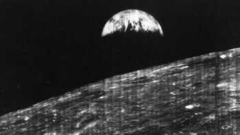 Prima fotografie a Pământului văzut din orbita Lunii, făcută acum 59 de ani, a schimbat modul în care ne privim (…)