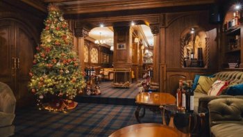 Locul din casa în care bradul se usucă cel mai repede. Unde să NU îl pui niciodată în perioada sărbătorilor