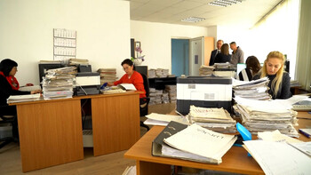 Bugetari concediaţi în cel mult 120 de zile şi tăieri de salarii. Măsurile încep din ianuarie