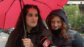 Ce spun turiștii străini despre București în ziua votului: un oraș vibrant, frumos, dar cu gropi şi graffiti