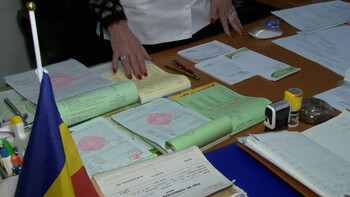 Asistent medical acuzat că a îndatorat zeci de pensionari. Credite făcute pe ascuns, cu actele pacienților