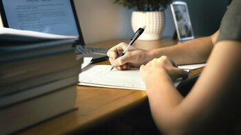 Ponderea studenţilor străini la universităţile din România este mai mare decât în Italia şi Spania, arată datele (…)