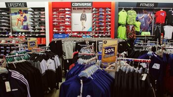 Un mare brand de articole sportive se retrage din România. Ce se va întâmpla cu cele 49 de magazine