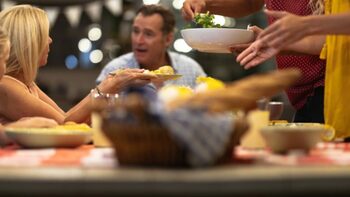 Cât a plătit un român pentru o cină cu două feluri de mâncare și desert, într-un restaurant din Brașov. Totalul l-a (…)