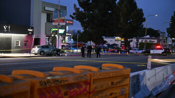 30 de răniţi, după ce o maşină a intrat în mulțime pe un bulevard din Los Angeles