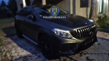 (VIDEO) Doi tineri din Buzău reținuți pentru furtul unui autoturism de 55.000 de euro din Craiova