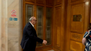Judecătorii CCR, luaţi la întrebări pentru că vor să îşi dea primă de 100.000 euro. 