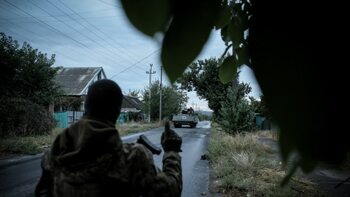 După o lungă pauză, Rusia reia atacurile cu tehnică blindată. Câte tancuri mai are Moscova?