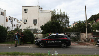 Explozie sub mașina unui jurnalist celebru din Italia. Poliția investighează un posibil act de intimidare