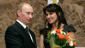 Soprana rusă Anna Netrebko nu va urca pe scena de la Cluj și nu va deveni Doctor Honoris Causa în România