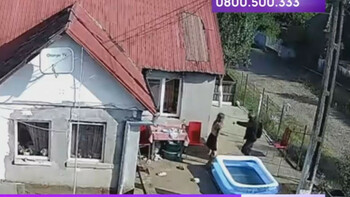 Imagini cu momentul crimei din Mureș: Emil Gânj a fost filmat în timp ce intră cu toporul în casa tinerei de 23 de ani