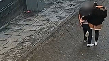 Hoţ inventiv în Marea Britanie. Bărbatul dansează cu victimele înainte de a le fura bunurile