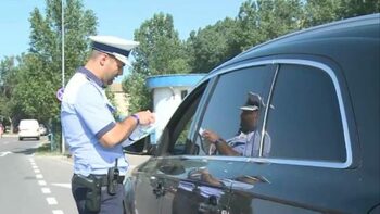 Un accesoriu aplicat pe geamurile mașinii este sancționat cu amendă mare. În unele cazuri poți rămâne și fără (…)