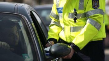 Un șofer i-a uimit pe polițiștii care efectuau un filtru pe Calea Ferentari din Capitală. Nu a oprit la semnalul (…)