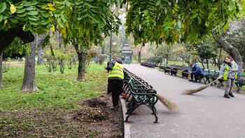 Amplă campanie de curățenie și plantări în Capitală: intervenții în parcuri și în Centrul Istoric