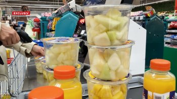 Fructele feliate şi sucurile de fructe, duse la analize.