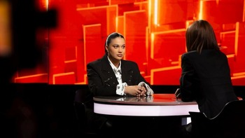 Cântăreața Betty Salam este invitata ediției de duminică a emisiunii “40 de întrebări cu Denise Rifai”