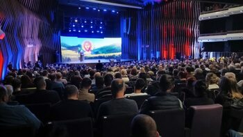 Cu istorici și spioni, Kremlinul îi învață pe sârbi să-și facă „serbskii mir”