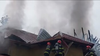 Incendiu devastator în Bacău: arde biserica din Luncani! Pompierii intervin în aceste momente