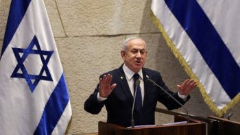 Netanyahu, la tribunal, prima dată după ce a cerut să fie grațiat în procese de corupție care divizează Israelul