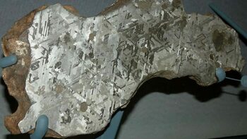 Oamenii de știință au reușit să creeze un diamant dintr-un meteorit, mult mai rezistent decât cele care se găsesc pe (…)