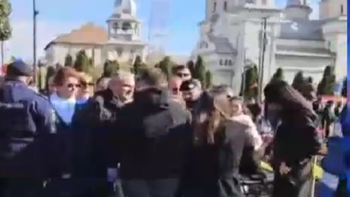 Incident revoltător la Carei: Jandarmii i-au alungat pe cei care purtau tricolorul românesc din apropierea (…)
