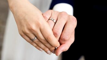 Un studiu răstoarnă mitul „soției trofeu”: Adevărul surprinzător despre căsătorie