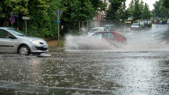 Fenomenele extreme nu mai ocolesc România! Bilanțul alarmant după 48 de ore de furtuni