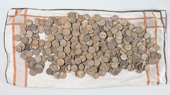 S-a descoperit un tezaur ascuns timp de opt ani în Germania. Bijuterii și lingouri romane, găsite de un căutător de (…)