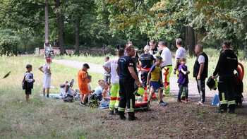 Un șofer a intrat cu mașina într-un grup de copii care traversau strada la semafor, în Berlin