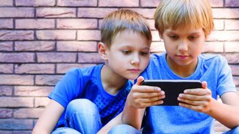 Parlamentul European vrea să interzică accesul la rețelele sociale pentru copiii sub 16 ani