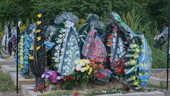 Se interzic coroanele funerare! Noi reguli în cimitire și sancțiuni usturătoare pentru cei care nu le respectă