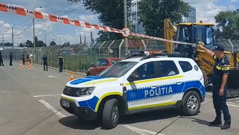 Un adolescent de 15 ani şi-a înjunghiat mortal, pe stradă, cumnatul de 31 de ani