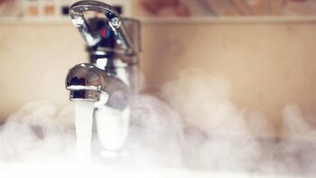 Nu se mai sistează apa caldă. Revizia reţelei de termoficare trece nesimţită de către craioveni
