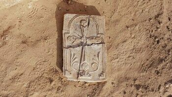 Cruce veche de cel puțin 1 300 de ani, descoperită în Emiratele Arabe Unite / Pe locul sitului arheologic a existat (…)