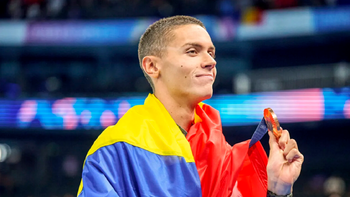 Ce salariu are David Popovici la CS Dinamo, de fapt. Campionul mondial la înot este sportiv legitimat din 2021: ”E (…)