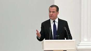 Dmitri Medvedev râde de Mark Rutte, după interviul acestuia din New York Times: „Ar trebui să învețe rusă, o să-l (…)