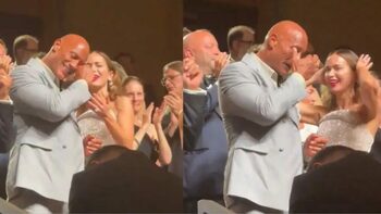 Dwayne Johnson, parcă de nerecunoscut! Celebrul actor a cam intrat „la apă“