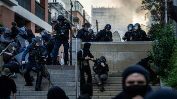 Franța, zguduită de proteste în ziua schimbării premierului