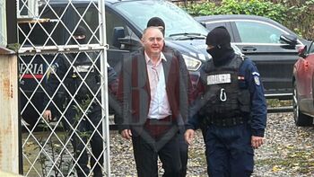 De la fermele pline de Salmonella la biroul premierului. Cine este Fănel Bogos, milionarul din Vaslui care voia să (…)