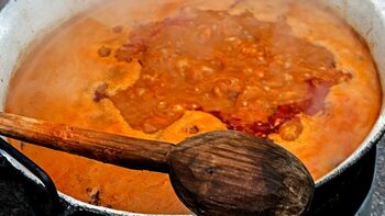 De ce se mănâncă fasole cu ciolan de 1 Decembrie. Vedeta din România care a făcut preparatul celebru