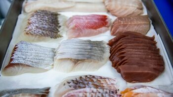 China și Japonia își escaladează disputa diplomatică. Beijingul amenință cu interdicții la importuri nipone