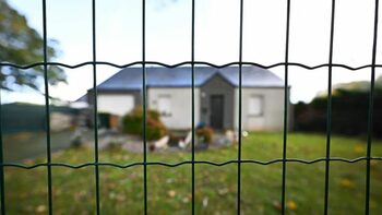 Femeie sechestrată și torturată timp de cinci ani de colega cu care împărțea locuința