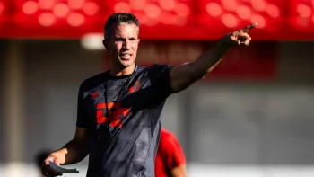 Gluma cu care Robin van Persie a făcut senzație la conferință înainte de FCSB – Feyenoord: „Și acum, să aud!”